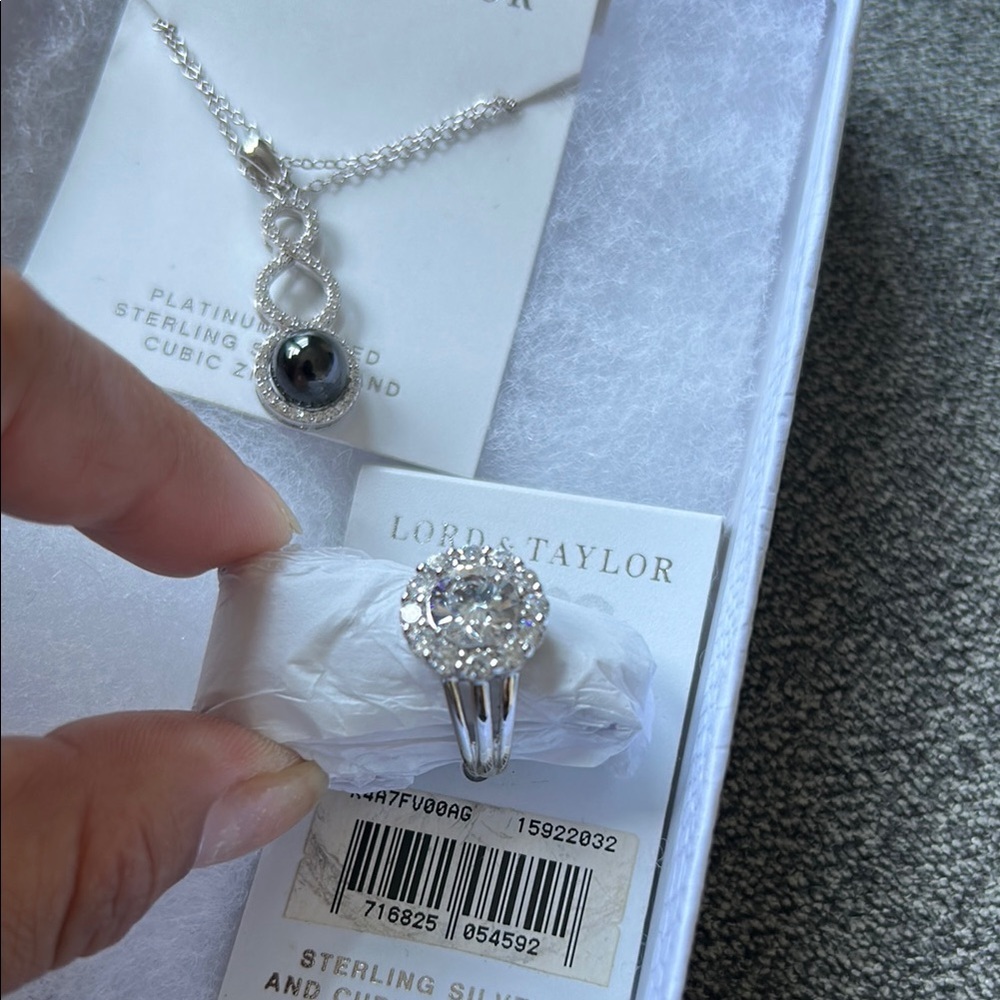 Lord & Taylor Silver and Black Necklace Elegant Pendant - Picture 5 of 5